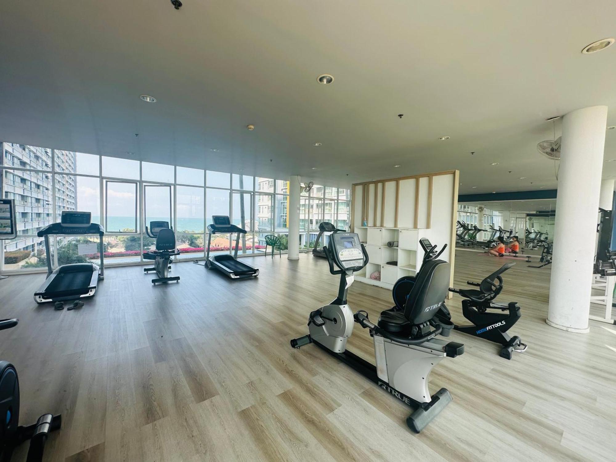 Seaview Beach Room Lumpini-Pool And Gym Face To Ocean Jomtien Beach Exterior foto