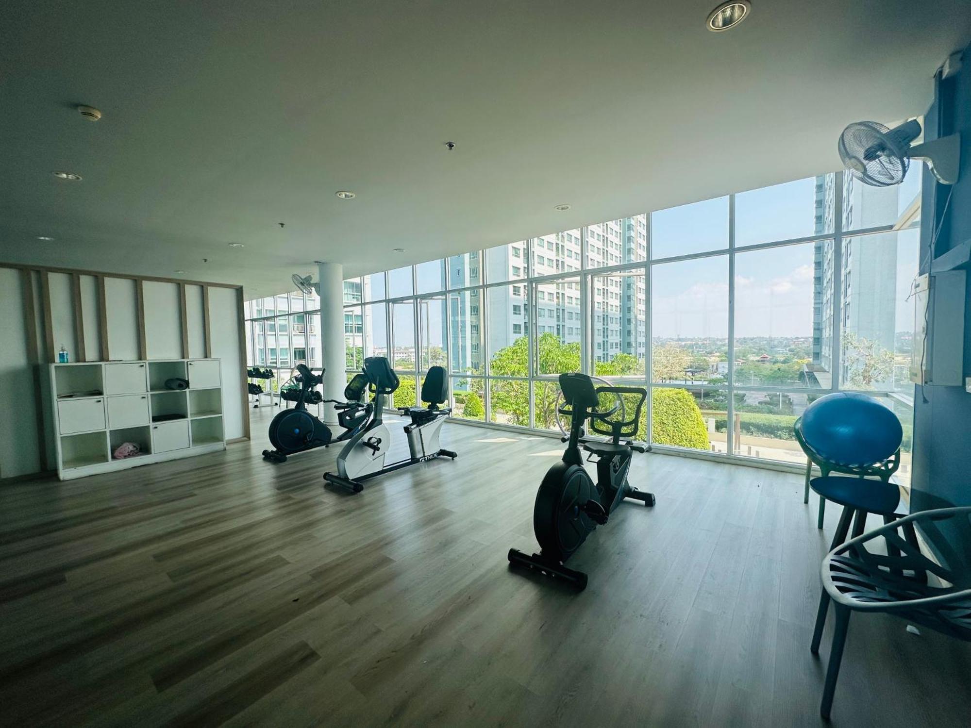 Seaview Beach Room Lumpini-Pool And Gym Face To Ocean Jomtien Beach Exterior foto