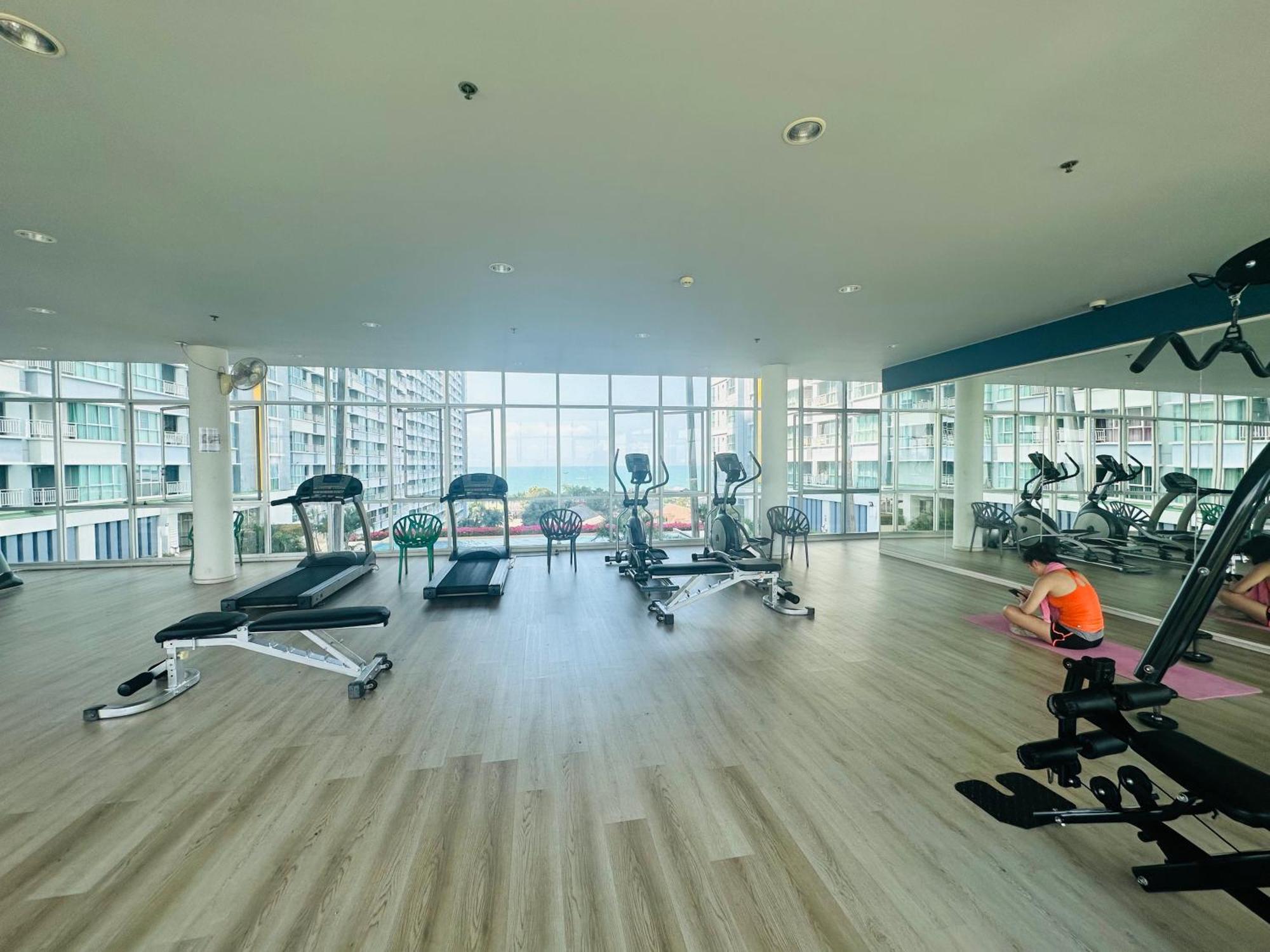Seaview Beach Room Lumpini-Pool And Gym Face To Ocean Jomtien Beach Exterior foto