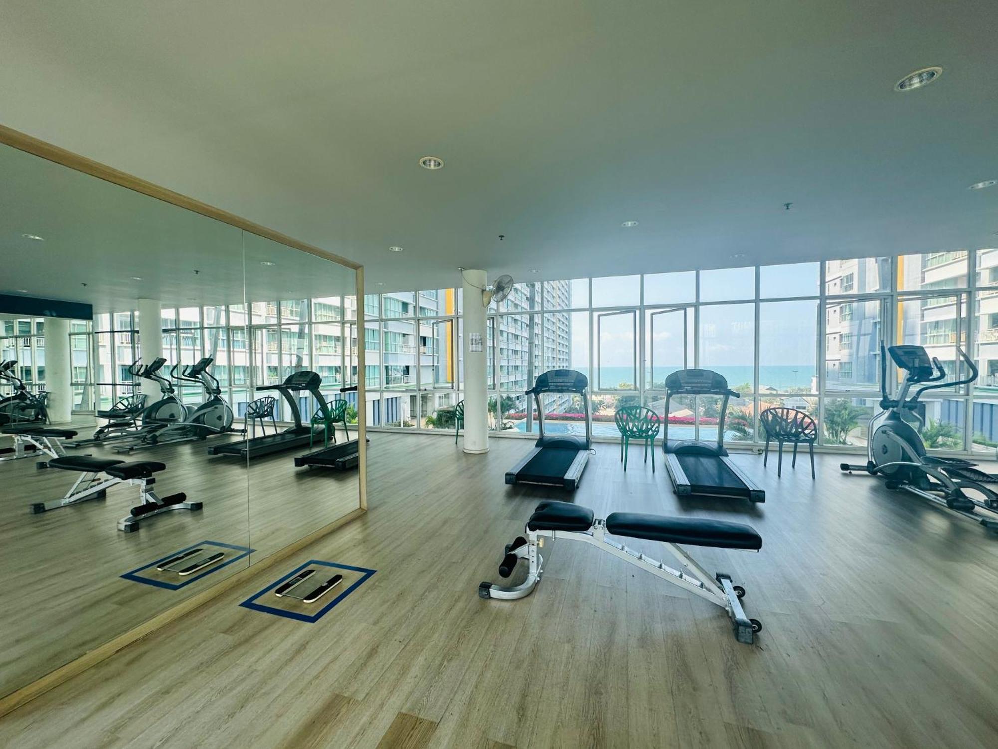 Seaview Beach Room Lumpini-Pool And Gym Face To Ocean Jomtien Beach Exterior foto