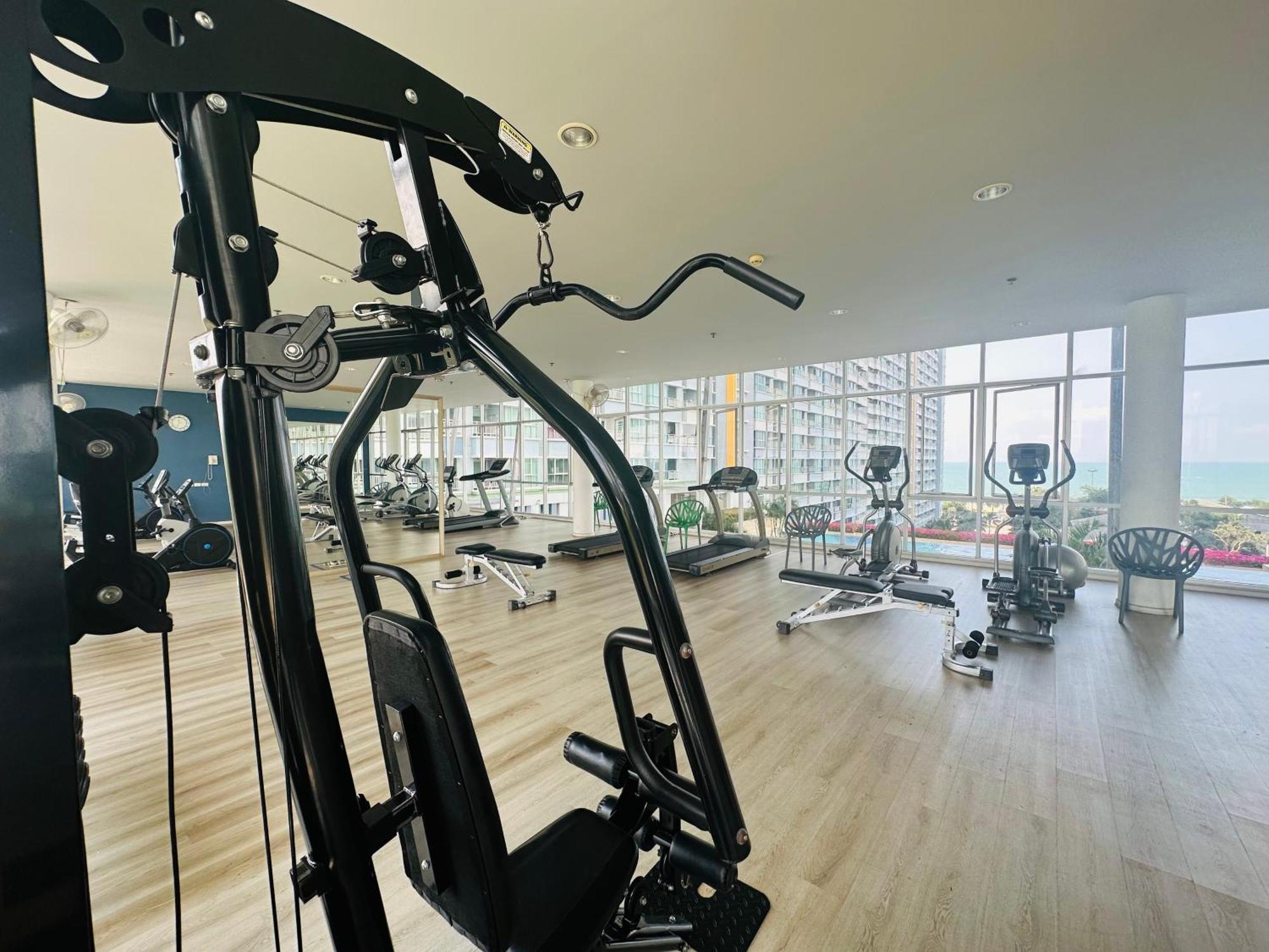Seaview Beach Room Lumpini-Pool And Gym Face To Ocean Jomtien Beach Exterior foto